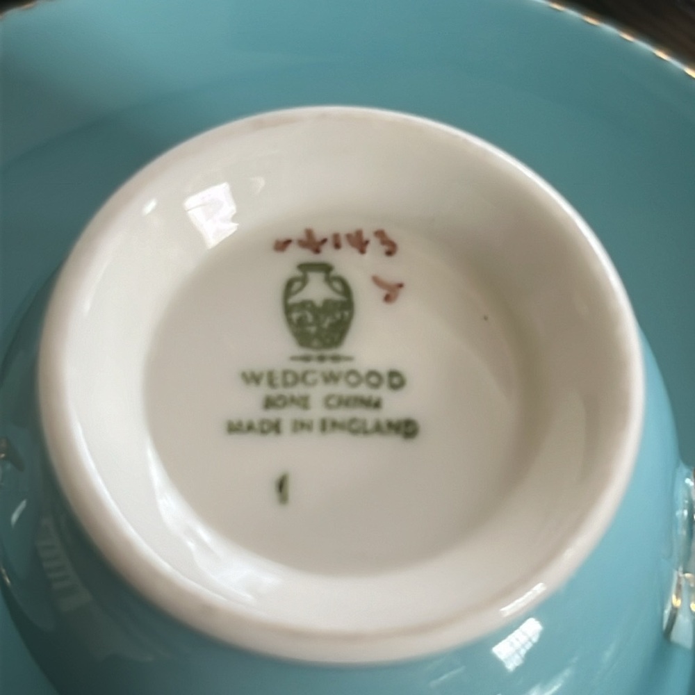 4 Wedgwood Bone China Made in England Blue Demitasse Teacups and Saucers - Picture 6 of 13